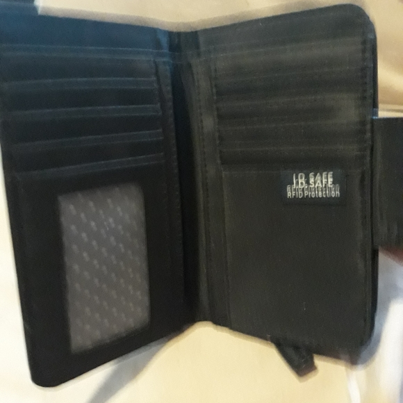 Sold - Picture 3 of 5